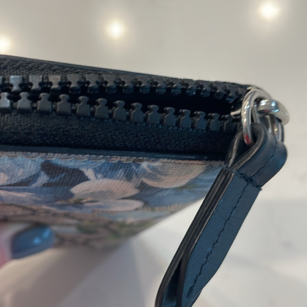 Beautiful Authentic Gucci Bloom Wallet View 5